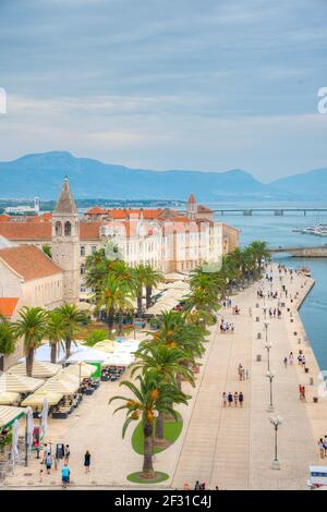 Trogir, Croazia, 23 luglio 2020: Paesaggio urbano della città croata Trogir Foto Stock