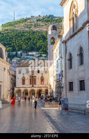 Dubrovnik, Croazia, 26 luglio 2020: Vista del palazzo Sponza a Dubrovnik, Croazia Foto Stock