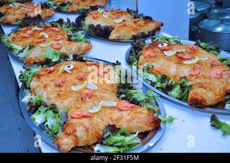 Pesce marocchino Pastilla uno dei piatti più famosi in Torta marocchina marocchina ripiena di pesce Foto Stock