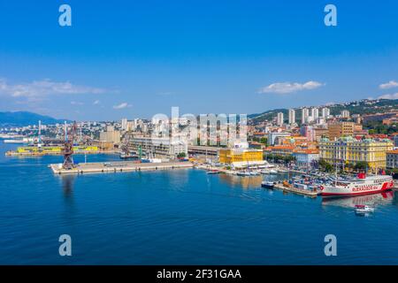 Rijeka, Croazia, 30 luglio 2020: Paesaggio urbano del porto di Rijeka in Croazia Foto Stock