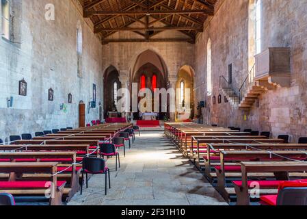 Pula, Croazia, 31 luglio 2020: Interno della chiesa francescana e monastero a Pola, Croazia Foto Stock