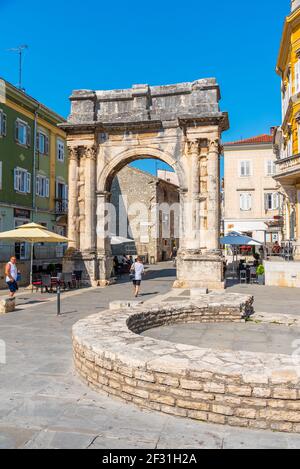 Pola, Croazia, 31 luglio 2020: Arco dei Sergii a Pola, città croata Foto Stock