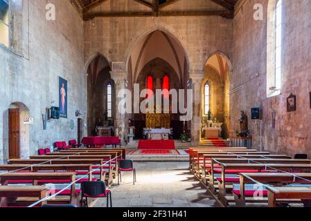 Pula, Croazia, 31 luglio 2020: Interno della chiesa francescana e monastero a Pola, Croazia Foto Stock