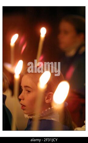 Salisbury Cath. Coro durante una registrazione di canzoni di lode.pic David Sandison 4/12/2002 Foto Stock