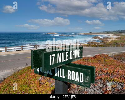 PEBBLE BEACH 17 km circa di strada costiera segno, panoramica Pacific Sea Route attraverso Pacific Grove e Pebble Beach sulla penisola di Monterey California USA - Foto Stock