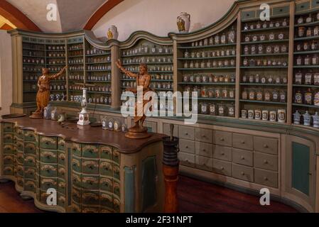 Heidelberg, Germania, 17 settembre 2020: Interno del museo della farmacia presso il palazzo Heidelberg, Germania Foto Stock
