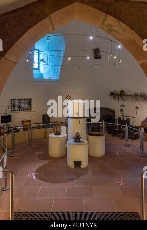 Heidelberg, Germania, 17 settembre 2020: Interno del museo della farmacia presso il palazzo Heidelberg, Germania Foto Stock