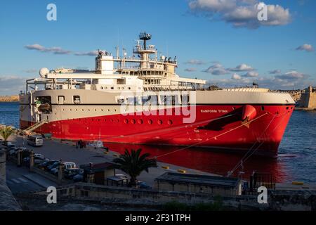 PGS Ramform Titan speciale potente nave sismica. Imbarcazione sismica marina. Completamente integrato con la tecnologia GeoStreamer. Foto Stock