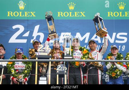 08 ALONSO Fernando (spa), BUEMI Sebastien (che), NAKAJIMA Kazuki (jpn), Toyota TS050 ibrida lmp1 del team Toyota Gazoo Racing, ritratto, podio durante la 2019 24 ore di gara le Mans, dal 15 al 16 giugno sul circuito di le Mans, Francia - Foto Antonin Vincent / DPPI Foto Stock