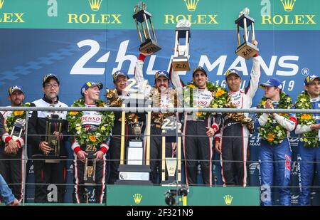 08 ALONSO Fernando (spa), BUEMI Sebastien (che), NAKAJIMA Kazuki (jpn), Toyota TS050 ibrida lmp1 del team Toyota Gazoo Racing, ritratto, podio durante la 2019 24 ore di gara le Mans, dal 15 al 16 giugno sul circuito di le Mans, Francia - Foto Antonin Vincent / DPPI Foto Stock