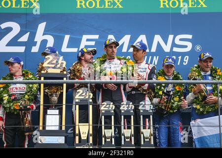 08 ALONSO Fernando (spa), BUEMI Sebastien (che), NAKAJIMA Kazuki (jpn), Toyota TS050 ibrida lmp1 del team Toyota Gazoo Racing, ritratto, podio durante la 2019 24 ore di gara le Mans, dal 15 al 16 giugno sul circuito di le Mans, Francia - Foto Antonin Vincent / DPPI Foto Stock