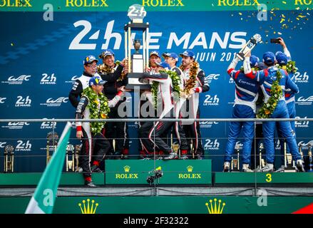 08 ALONSO Fernando (spa), BUEMI Sebastien (che), NAKAJIMA Kazuki (jpn), Toyota TS050 ibrida lmp1 del team Toyota Gazoo Racing, ritratto, podio durante la 2019 24 ore di gara le Mans, dal 15 al 16 giugno sul circuito di le Mans, Francia - Photo Paulo Maria / DPPI Foto Stock