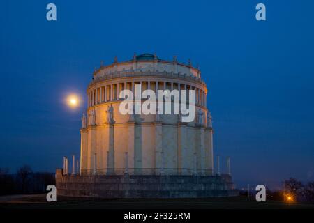 Befreiungshalle Kehlheim bei Vollmond Foto Stock