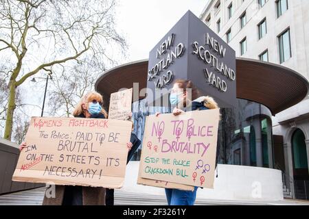 Londra, Regno Unito, 14 marzo 2021. Protesta contro la polizia Metroploitana che gestì la veglia di Sarah Everard. Foto Stock