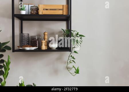 Cucina casalinga con lavagna a parete il loft Foto stock - Alamy