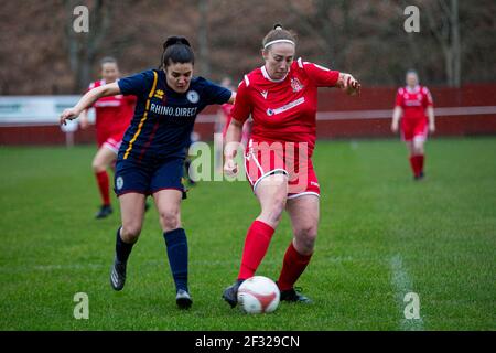 Briton Ferry Llansawel contro Cardiff si è riunito a Old Road nella Premier Women's League il 14 marzo 2021. Credito: Lewis Mitchell/YCPD Foto Stock