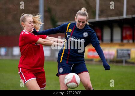 Briton Ferry Llansawel contro Cardiff si è riunito a Old Road nella Premier Women's League il 14 marzo 2021. Credito: Lewis Mitchell/YCPD Foto Stock