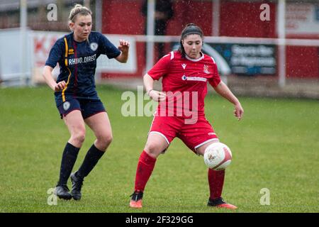 Briton Ferry Llansawel contro Cardiff si è riunito a Old Road nella Premier Women's League il 14 marzo 2021. Credito: Lewis Mitchell/YCPD Foto Stock