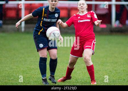 Briton Ferry Llansawel contro Cardiff si è riunito a Old Road nella Premier Women's League il 14 marzo 2021. Credito: Lewis Mitchell/YCPD Foto Stock