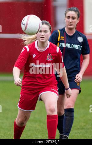 Briton Ferry Llansawel contro Cardiff si è riunito a Old Road nella Premier Women's League il 14 marzo 2021. Credito: Lewis Mitchell/YCPD Foto Stock