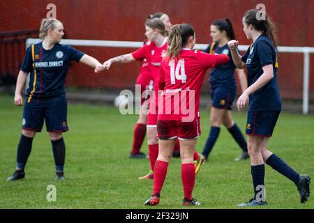 Briton Ferry Llansawel contro Cardiff si è riunito a Old Road nella Premier Women's League il 14 marzo 2021. Credito: Lewis Mitchell/YCPD Foto Stock