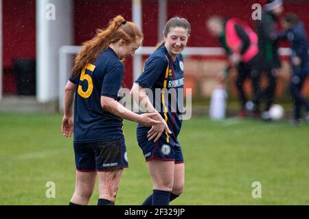 Briton Ferry Llansawel contro Cardiff si è riunito a Old Road nella Premier Women's League il 14 marzo 2021. Credito: Lewis Mitchell/YCPD Foto Stock