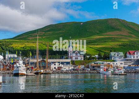 Husavik, Islanda, 17 agosto 2020: Vista del porto di Husavik, Islanda Foto Stock