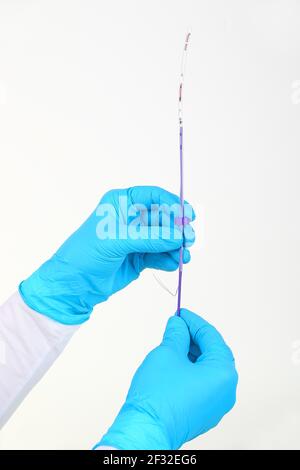 IntraUterinBall, IUB, sfera di rame con tubo guida, contraccezione senza ormoni con memoria di forma, sistema contraccettivo dinamico Foto Stock