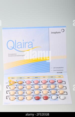 Pillola contraccettiva Qlaira della società Jenapharm, farmaco per contraccezione, confezioni di compresse, preparazione in 4 fasi, confezione mensile Foto Stock