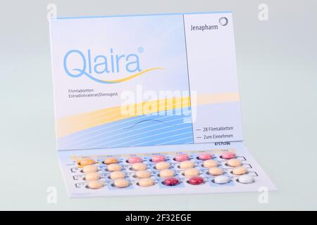 Pillola contraccettiva Qlaira della società Jenapharm, farmaco per contraccezione, confezioni di compresse, preparazione in 4 fasi, confezione mensile Foto Stock