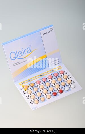 Pillola contraccettiva Qlaira della società Jenapharm, farmaco per contraccezione, confezioni di compresse, preparazione in 4 fasi, confezione mensile Foto Stock