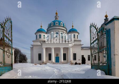 Chiesa della discesa dello Spirito Santo in Novoye il giorno d'inverno Foto Stock