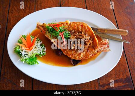 Gamberetti di tigre fritti, Phuket, Thailandia Foto Stock