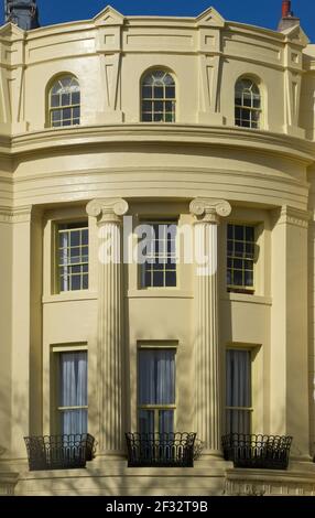 Brunswick Square Hove East Sussex England facciate della terrazza occidentale durante il periodo della reggenza, grado che ho elencato la architettura degli edifici Foto Stock
