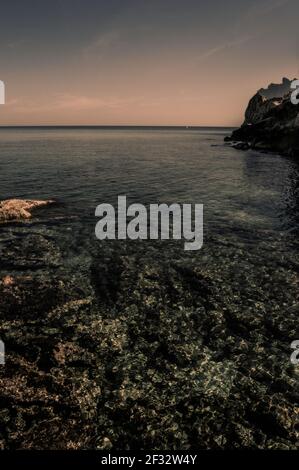 Mediterraneo -Tramuntana - acqua Trasparente- Turqoise- Cala Sant Vicenç  Pollença- Spagna Foto Stock