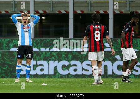 MILANO, ITALIA - MARZO 14: Piotr Zielinski di Napoli durante la Serie A match tra AC Milano e Napoli allo Stadio Giuseppe Meazza il 14 Marzo 2021 in Foto Stock