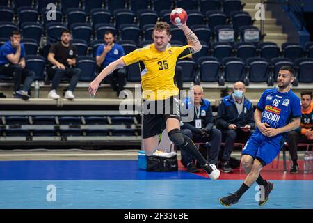 Vilnius. 14 Marzo 2021. Valdas Drabbavicius (L) della Lituania compete durante la fase 2 di qualificazione della partita di pallamano EHF EURO 2022 maschile tra la Lituania e Israele a Vilnius (Lituania) il 14 marzo 2021. Credit: Alfredas Pliadis/Xinhua/Alamy Live News Foto Stock