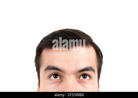 Uomo metà faccia superiore con gli occhi che guardano in su Foto Stock