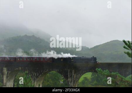 Treno a vapore sul Viadotto di Glenfinnan Foto Stock