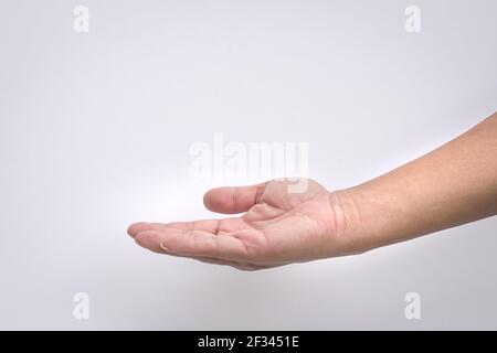 Apri la mano dell'uomo, palmo isolato su sfondo bianco. Foto Stock