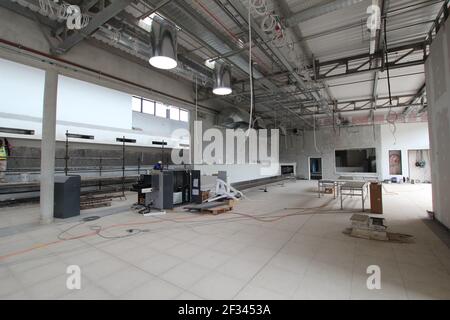 ST HELENA - 12 OTTOBRE 2015: L'edificio del terminal presso il primo aeroporto internazionale di St Helena, in quanto i lavori di costruzione sono in fase di completamento Foto Stock