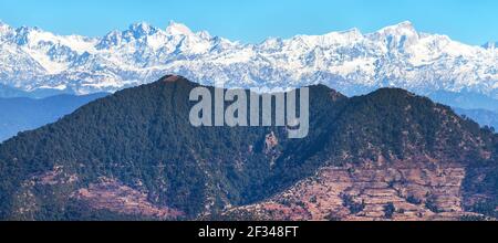 Himalaya, vista panoramica dell'Himalaya indiana, grande catena Himalaya, Uttarakhand India, vista dalla strada Mussoorie Foto Stock
