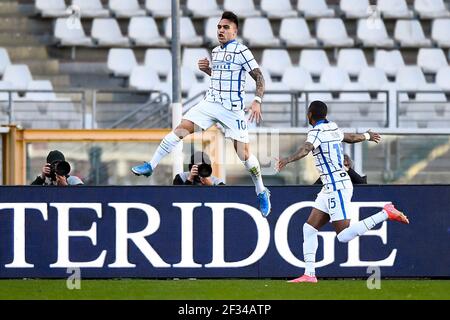 Torino, Italia - 14 marzo 2021: Lautaro Martinez (L) del FC Internazionale celebra dopo aver segnato un gol durante la Serie A Football Match tra Torino FC e FC Internazionale. Il FC Internazionale ha vinto nel 2-1 il Torino FC. Credit: Nicolò campo/Alamy Live News Foto Stock