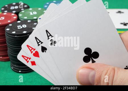 gioco di carte di poker, combinazione vincente quattro assi, primo piano, fuoco selettivo. Foto Stock