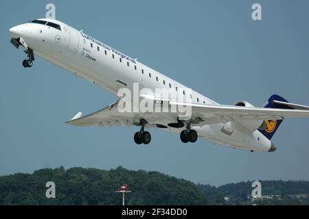 15-03-2021 - aerei generici - D-ACPK - Lufthansa CityLine - Canadair Regional Jet. Numero di serie 10063, tipo CRJ-701ER. Consegnato a Lufthansa City Foto Stock