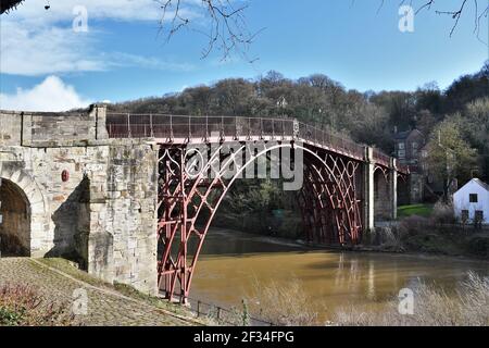 Giornata di sole a Ironbridge, Shropshire, Regno Unito Foto Stock