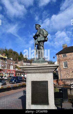 Giornata di sole a Ironbridge, Shropshire, Regno Unito Foto Stock