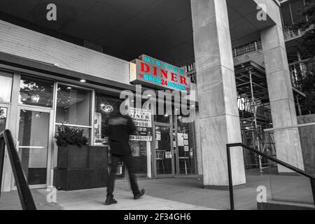 Atlanta, GA USA - 06 14 20: Downtown Atlanta Morning covid-19 Midtown Diner aperto 24 ore in Midtown Atlanta segno a colori Foto Stock