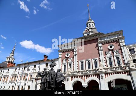 Il terminal ferroviario Kazansky (Kazansky vokzal) è uno dei nove terminal ferroviari di Mosca, Russia. Costruzione dell'edificio moderno secondo la t Foto Stock