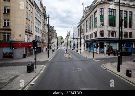 Vista generale di un'immagine vuota di Oxford Street nel centro di Londra Foto Stock